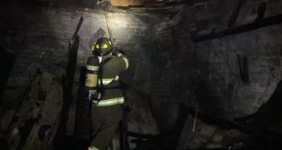 Unidades de emergencia atendiendo un reporte de incendio urbano en Morelia.