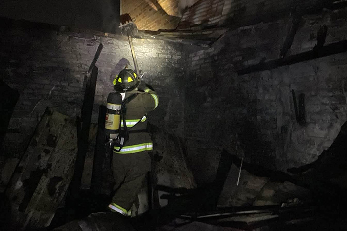 Unidades de emergencia atendiendo un reporte de incendio urbano en Morelia.