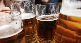 La industria busca un esquema fiscal basado en el grado de alcohol para reducir incentivos al mercado ilegal.