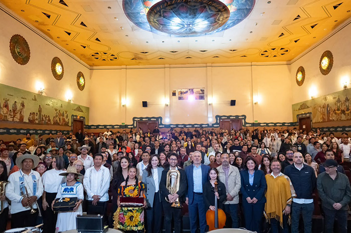 Presentación de proyectos culturales y entrega de instrumentos musicales en Pátzcuaro, Michoacán.