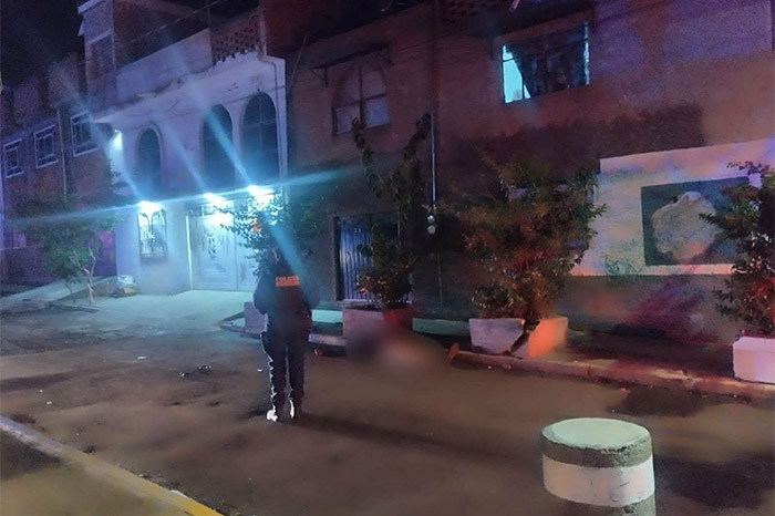 Elementos policiales resguardando la zona de un incidente en la colonia Eduardo Ruíz en Morelia.