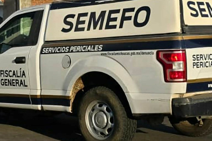 Unidades policiales y de peritaje acordonando una zona residencial en Tarímbaro.
