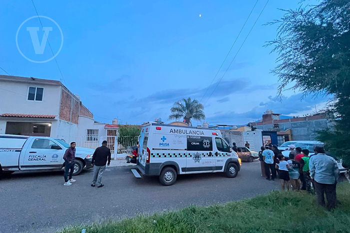 Unidades policiales apostadas en una calle de la colonia Lomas de la Maestranza en Morelia.