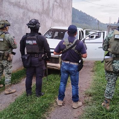 Unidades patrullando y elementos de la Guardia Civil en la región de Tacámbaro, Michoacán.