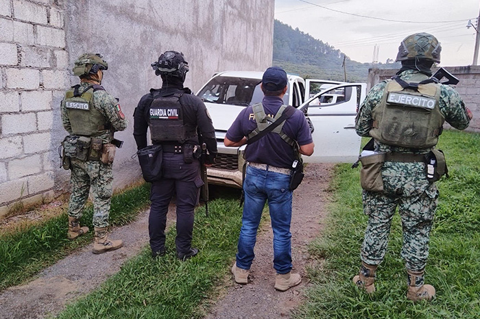 Unidades patrullando y elementos de la Guardia Civil en la región de Tacámbaro, Michoacán.
