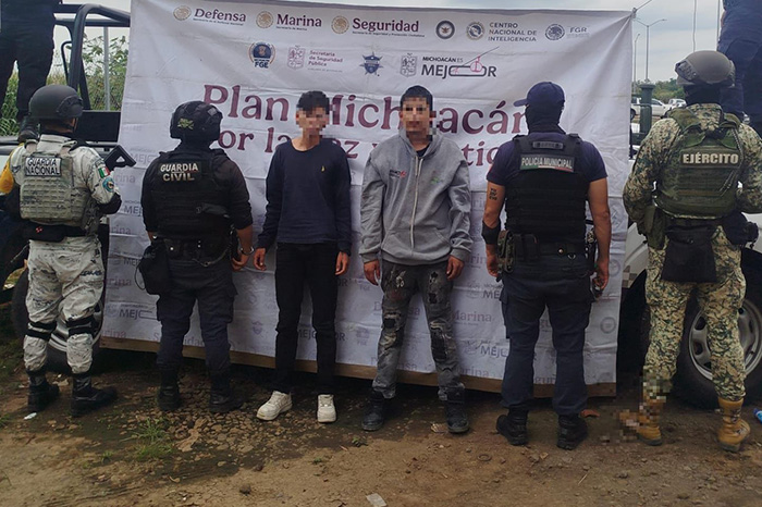 Elementos de la Secretaría de Seguridad Pública y patrullas desplegadas durante el operativo de rescate en Jacona, Michoacán.