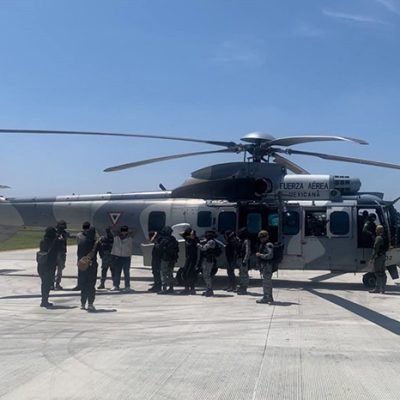 Despliegue de fuerzas especiales del Ejército Mexicano y vehículos oficiales tras operativos de seguridad.