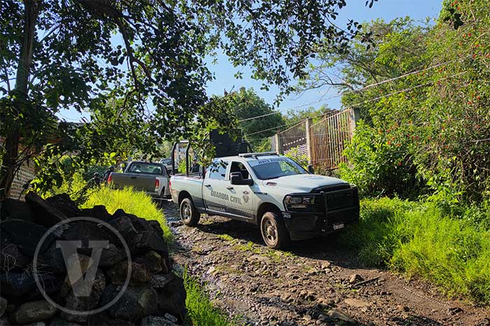 Patrullas y zona acordonada por autoridades tras la detención de sujetos armados en Zamora, Michoacán.