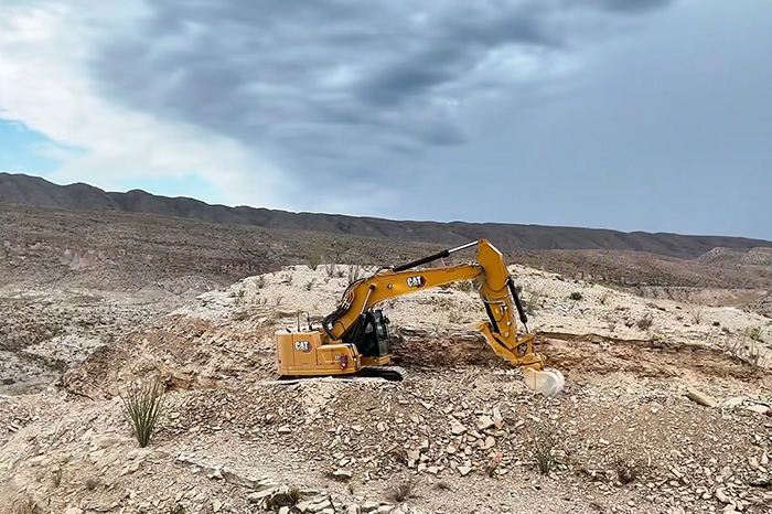 Paisaje natural de montañas y cañones en la zona fronteriza entre Estados Unidos y México.