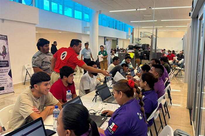 Retorno de mexicanos repatriados desde Estados Unidos en el Aeropuerto Internacional.