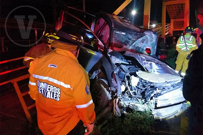 Patrullas y elementos de emergencia abanderando la zona del accidente en Tarímbaro, Michoacán.