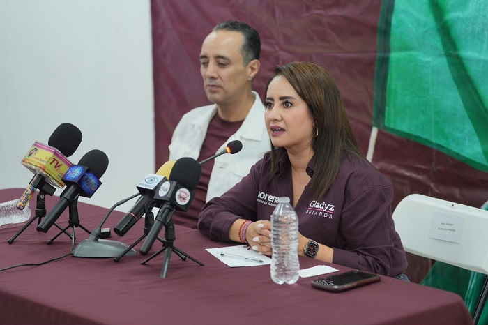 Gladyz Butanda dijo que este abandono ha sido atendido por el Gobierno de Michoacán con obras y proyectos