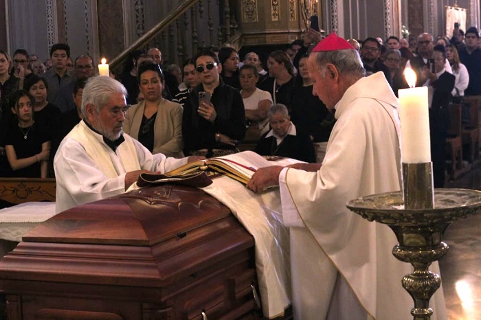 Celebran misa de exequias del arzobispo emérito Carlos Garfias en la Catedral de Morelia