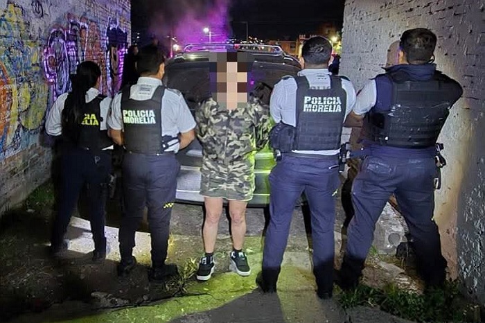 Detienen a mujer con vehículo robado tras persecución en Morelia