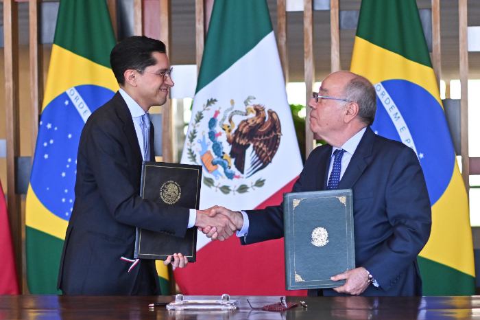 Roberto Velasco Álvarez informa sobre el inicio de la ejecución del acuerdo de cooperación entre Pemex y Petrobras durante la Comisión Binacional Brasil-México.