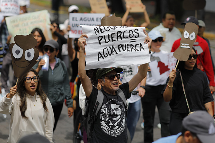 Habitantes de Guadalajara denuncian agua contaminada durante el Agua KK Fest