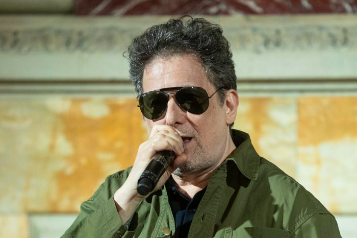 Andrés Calamaro durante un concierto de su gira Calamaro Como Cantor que llegará a México en noviembre.