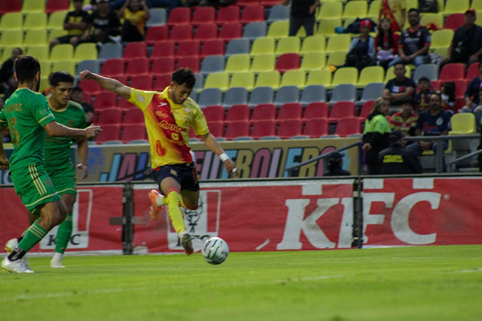 Atlético Morelia celebra su goleada 4-1 sobre Cancún en el Estadio Morelos.