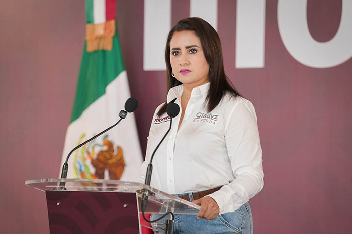 La morenista Gladyz Butanda en rueda de prensa.