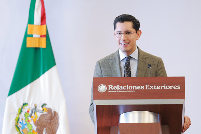 El canciller de México Roberto Velasco, en rueda de prensa.