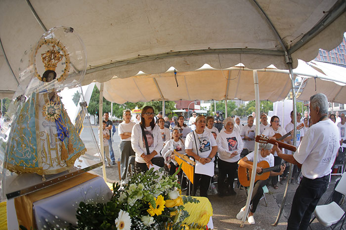 Integrantes del coro Inolvidable, formado por personas buscadoras de familiares desaparecidos en Jalisco.