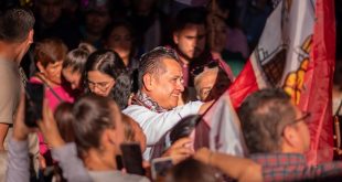 Carlos Torres Piña recorres varios municipios del estado de Michoacán.