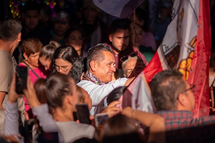 Carlos Torres Piña recorres varios municipios del estado de Michoacán.