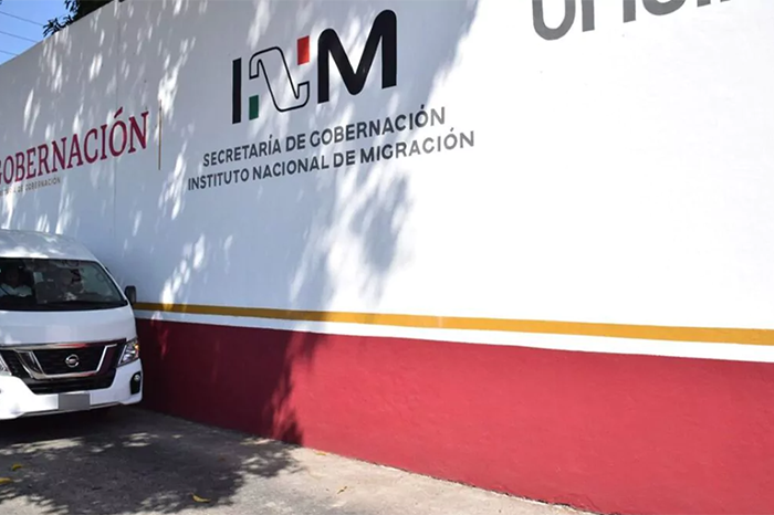 Elementos de seguridad resguardan la Estación Migratoria Siglo XXI tras un intento de incendio en Tapachula, Chiapas.