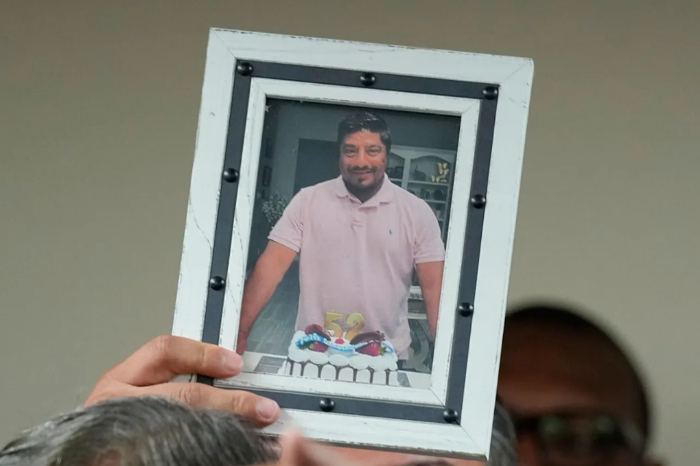 El embajador de México en Estados Unidos se reunirá con la familia de Lorenzo Salgado tras su muerte en un operativo del ICE en Texas.