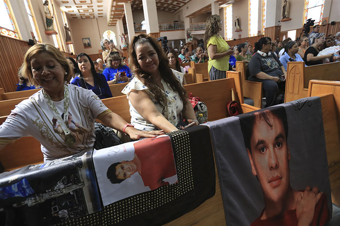 Seguidores rinden homenaje a Juan Gabriel en Ciudad Juárez a diez años de su fallecimiento
