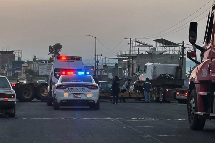 Motociclista lesionado tras chocar contra la plataforma de un tráiler en la avenida Madero Poniente de Morelia.