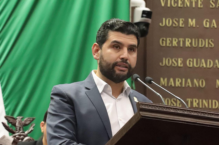 Diputado local ofreciendo postura sobre seguridad y combate a la extorsión en Michoacán.