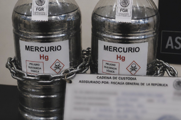 Profepa investiga hallazgo de 1.2 litros de mercurio en un vehículo en la Sierra Gorda de Querétaro.