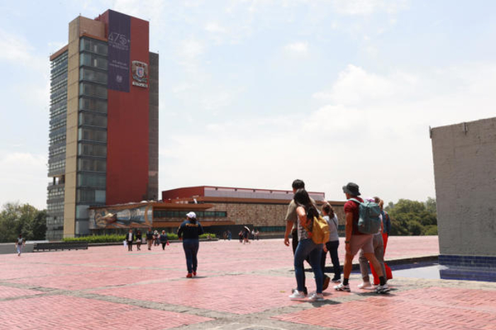 Aspirantes consultan la fecha y sede para repetir el examen de ingreso de la UNAM de manera presencial.