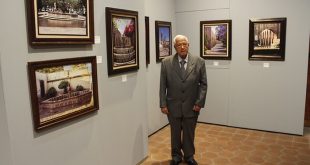 Samuel Herrera Delgado durante la inauguración de su exposición Panorama fotográfico de Michoacán en el Museo Regional Michoacano.