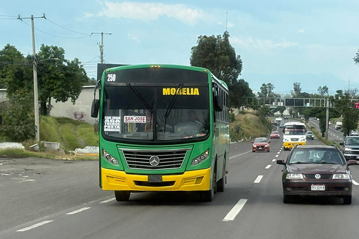 Representantes de COMIT y UNTRA respaldan el incremento de la tarifa del transporte público en Michoacán.