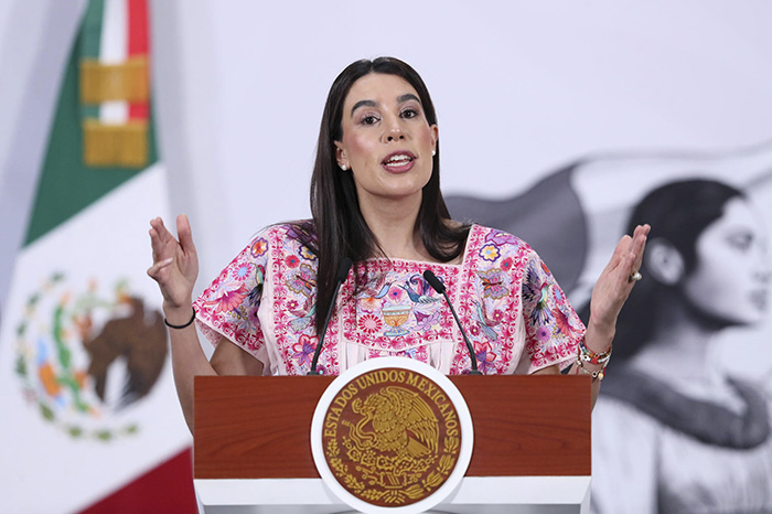 la secretaria de Turismo, Josefina Rodríguez Zamora.