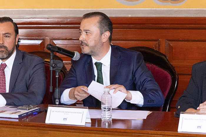 Regidores y funcionarios durante una sesión de cabildo en el Ayuntamiento de Morelia.