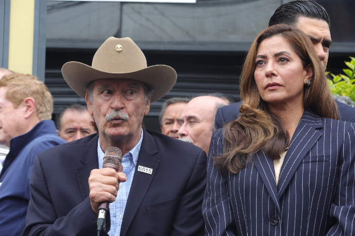 Vicente Fox respalda a Ernesto Ruffo ante acusaciones de robo de combustible