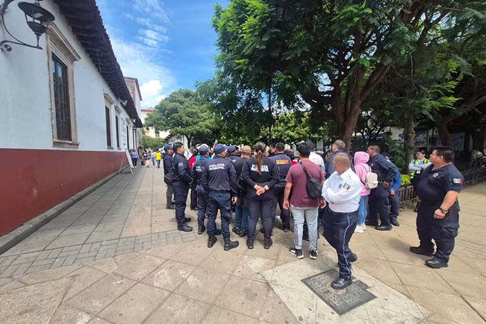 150 policías y agentes de tránsito despedidos en Uruapan