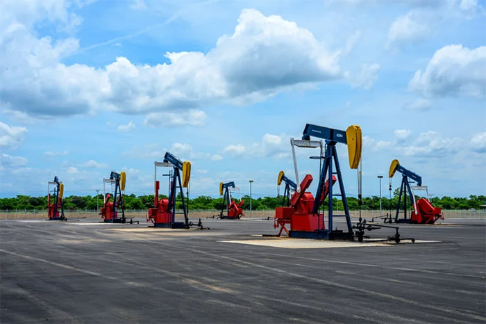 Complejo petrolero e instalaciones de extracción de crudo en Venezuela.