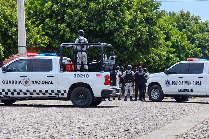Zona acordonada por autoridades ministeriales tras homicidio en Apatzingán, Michoacán.