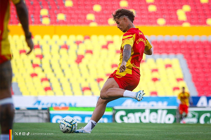El delantero y goleador del Atlético Morelia, Rubén del Campo, durante un entrenamiento.