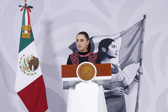 La mandataria federal Claudia Sheinbaum durante su conferencia de prensa en Palacio Nacional.