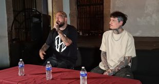 El rapero Dharius en conferencia de prensa previa a su presentación musical en Michoacán.