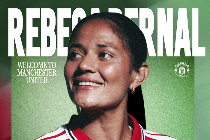 La jugadora Rebeca Bernal vistiendo los colores del Manchester United Femenino.