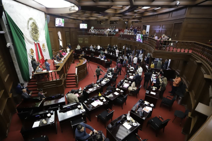 Pleno del Congreso del Estado de Michoacán durante la sesión extraordinaria de aprobación legislativa.