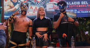 Rueda de prensa con luchadores para presentar una función de Lucha Libre.