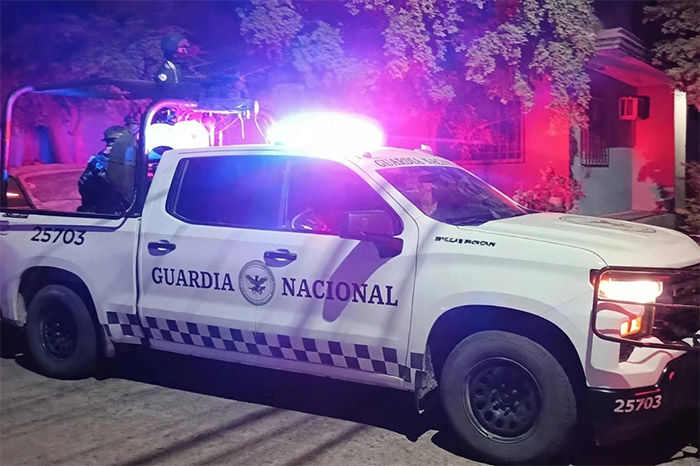 Zona acordonada por fuerzas de seguridad en Lázaro Cárdenas, Michoacán.