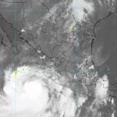 Imagen de satélite y trayectoria del huracán categoría 1 Rachel frente a las costas del Pacífico mexicano.